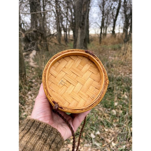 Vintage Wicker Bamboo Small Round Box Basket With String Handle Hanger - Picture 4 of 12